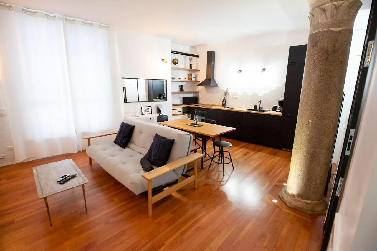 Lovely And Modern Flat Near The Colosseum contacts
